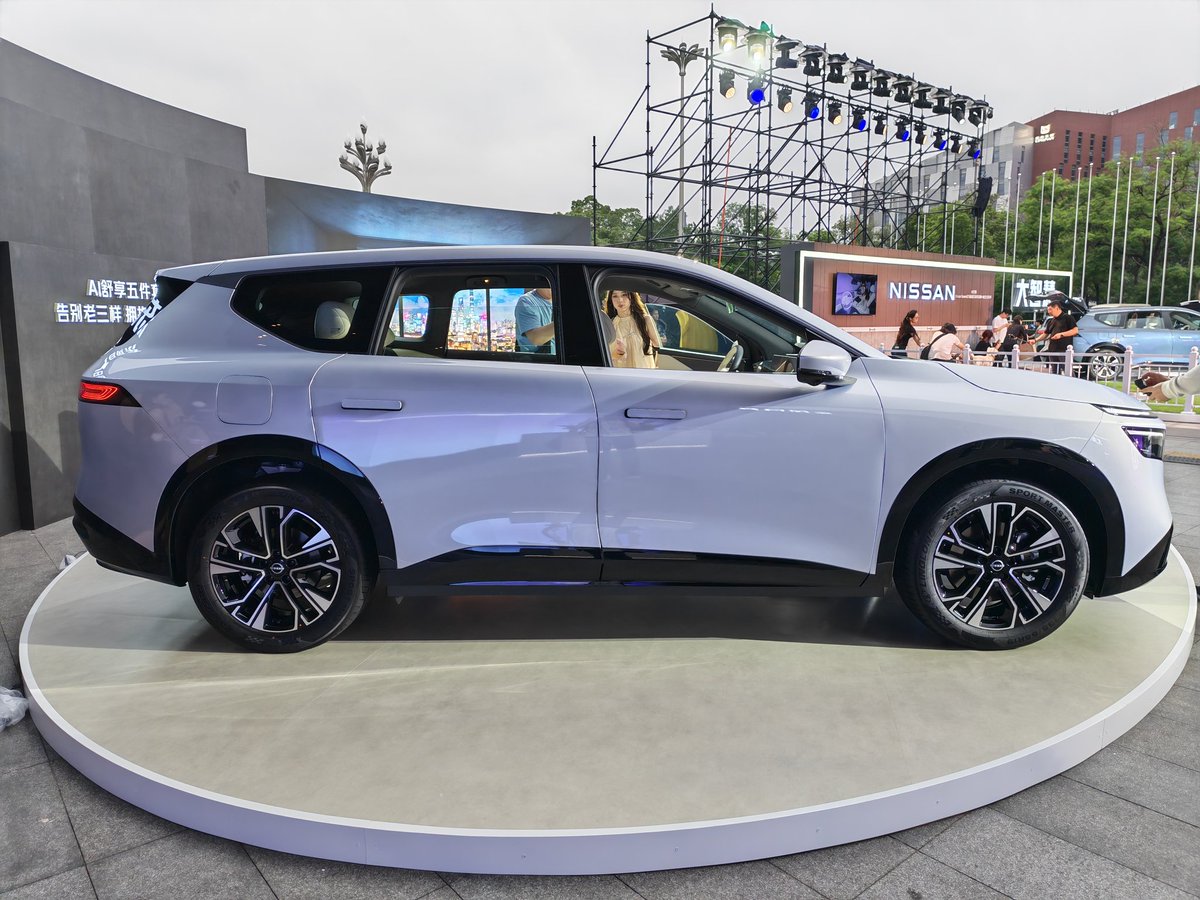 CNEVhome's tweet image. The Dongfeng Nissan NX8 drops tonight. 

​They’re planning to lead with the price right at the start, skipping the usual buildup—a clear sign they’re confident in the numbers. 

​The previous N-series sedans held their ground well among JVs, so I’m curious to see where this SUV