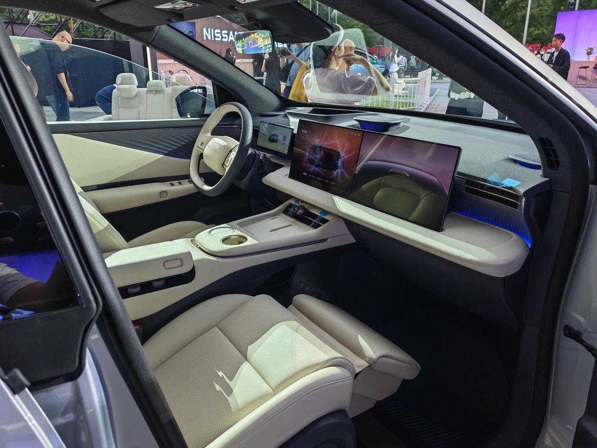 CNEVhome's tweet image. The Dongfeng Nissan NX8 drops tonight. 

​They’re planning to lead with the price right at the start, skipping the usual buildup—a clear sign they’re confident in the numbers. 

​The previous N-series sedans held their ground well among JVs, so I’m curious to see where this SUV