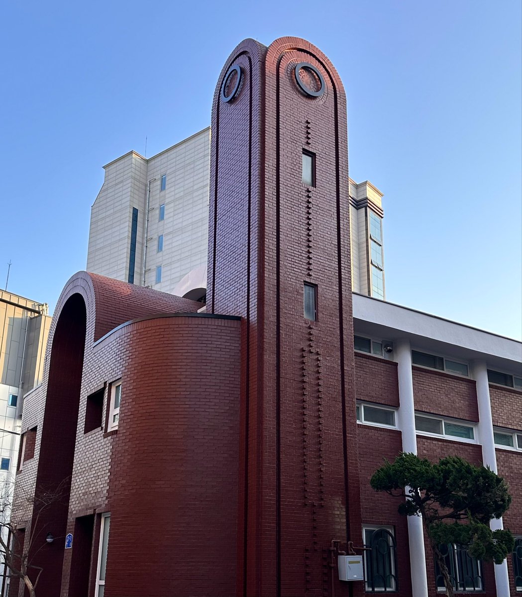 jackwgreenberg's tweet image. Won Buddhism Anam Gyodang (1989-90) by architect Kim In-cheol (b. 1947), founder of Archium.