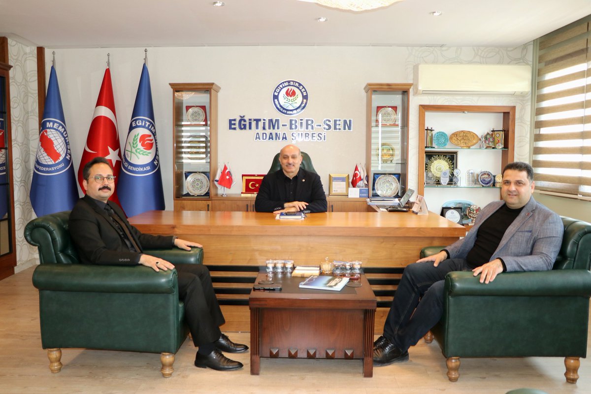 sarigecili01's tweet photo. Eğitim ve kent gündemini konuşup, ortak akılda buluştuk!

Bugün sendika hizmet binamızda kıymetli dostlarımızı ağırladık. 
Avukat Emrah Sancar ve Ceyhan Halk Eğitimi Merkezi Müdürümüz Ata Akgün ziyaretimize geldiler.

Sohbetimiz esnasında sadece eğitimi değil; şehrimizin dinamiklerini, hukukun eğitim camiasındaki yansımalarını ve Ceyhan özelindeki güncel gelişmeleri kapsayan geniş bir ufuk turu yaptık. 

Ortak paydamız olan "insana hizmet" odağında gerçekleştirdiğimiz bu samimi sohbet, gelecekteki çalışmalarımız için de oldukça ilham vericiydi. 

Nazik ziyaretleri ve değerli fikirleri için kendilerine yürekten teşekkür ediyorum.

Kapımız, ortak akla ve şehre değer katan tüm dostlarımıza her zaman açık!

@AvEmrahSancar
@AtaAkgn6
