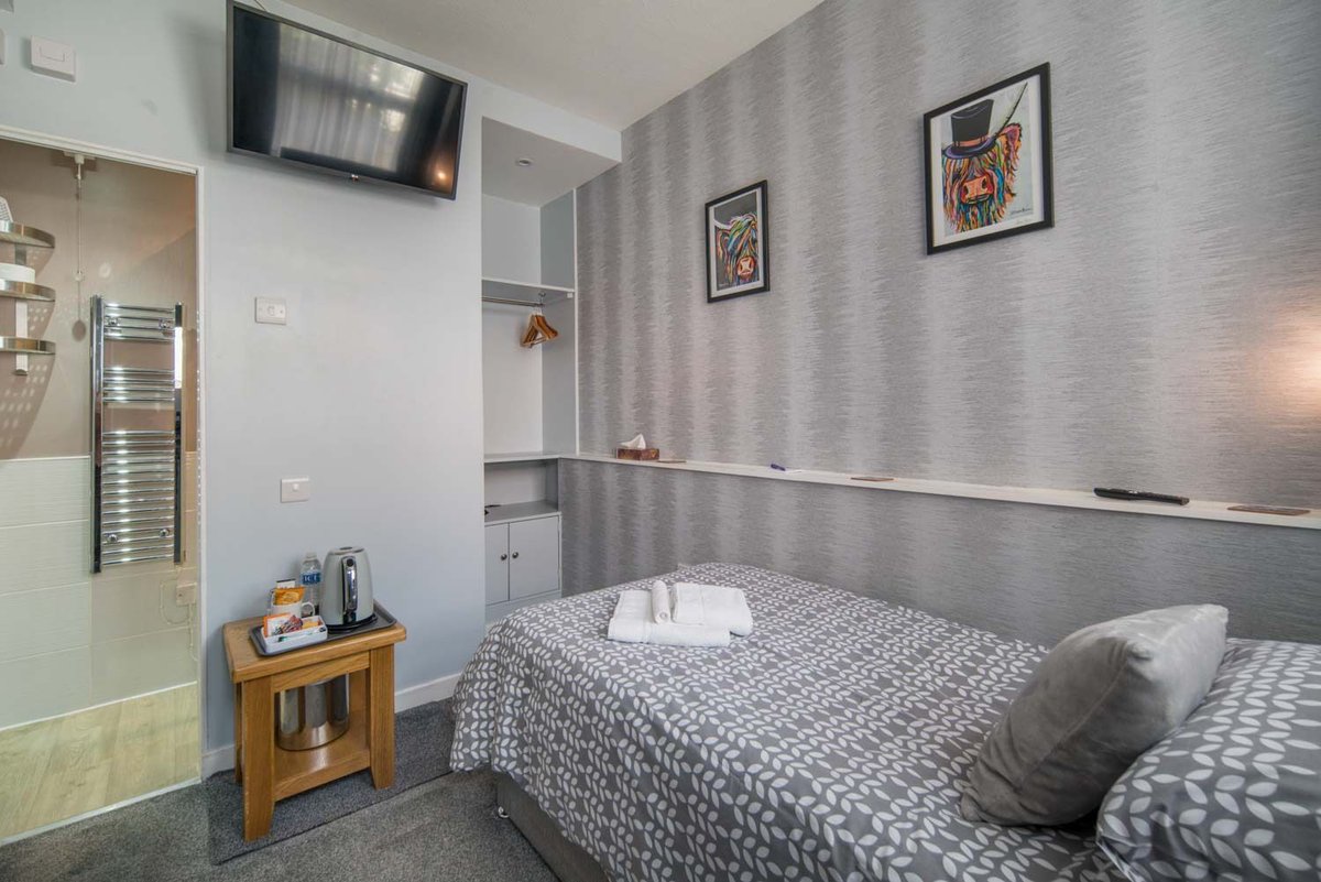 TheBBDirectory's tweet image. A Comfy Stay on the Isle of wight with Inglewood Guest House.

The Inglewood Guest House offers a comfortable and welcoming stay, with 8 well-appointed rooms designed for relaxation.

bandbstays.co.uk/4332

#InglewoodGuestHouse #GuestHouseStay #Comfortable #Staycation