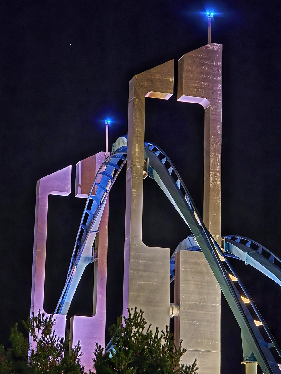 WWoman08's tweet image. Gatekeeper @cedarpoint 😊💙🎢📸 #rollercoaster #cedarpoint #Wednesday #ohio #photographer #happiness @SixFlags