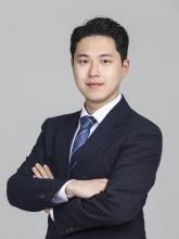 gaQ_116's tweet photo. VIVIZさんたちの法務代理人、法律事務所シンウォンのウ・ホンギュン弁護士👨‍💼
+ 企業コンサルティングおよび訴訟代理の経験
CBS、韓国音楽著作権協会（KOMCA）、イダムエンタ（IU、シン・セギョン）、カカオエンタ、ウィエンタ（キム・ヨハン）、スタジオWババ、アンテナ（ユ・ヒヨル、ユ・ジェソク、チョン・スンファン）、ELRIZE、ドレミメディア、KCベンチャーズ、CJインベストメント、メリークリスマス、メディア＆アート、SKエナジー、サイダス、韓国資産管理公社、警察庁など多数