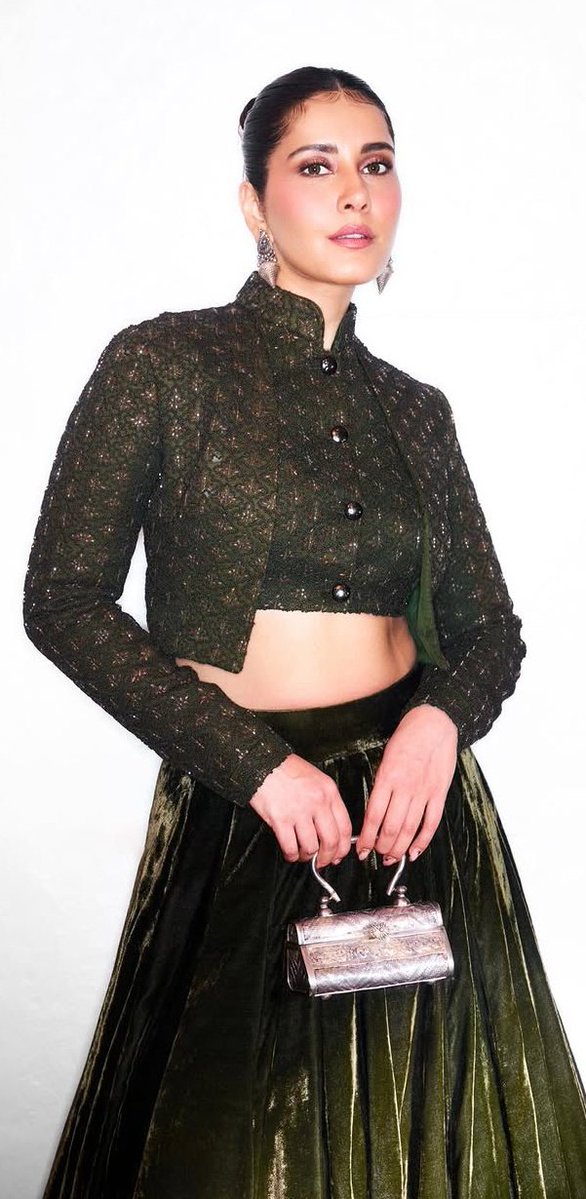 Mallu153022's tweet image. #RaashiiKhanna latest 🥵🥵🥵
Uff 🫦🫦🫦

#RaashiKhanna 
#RaashiiKhannahot
#RaashiKhannahot