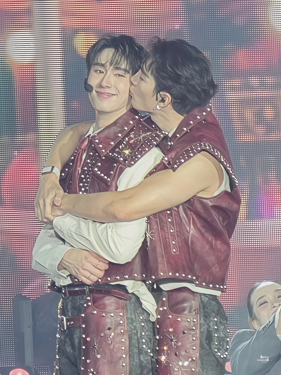 nnalinn 🦊🦊🦊 tweet media