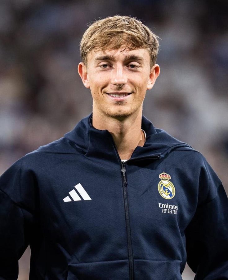 (fan) REAL MADRID FANS 🤍 tweet media