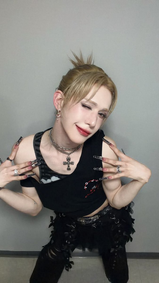 🫐𝓔𝓽𝓮𝓻𝓷𝓪𝓵𝓵𝔂 𝔀𝓲𝓽𝓱 𝓒𝓱𝓪𝓸𝓼🫐 tweet media