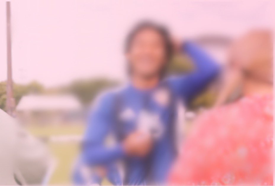 YaY1103's tweet photo. 学生運用HP見てたら、まさかの!!😆
私は右腕しか写ってない…でも推しの笑顔が😇
こんなに笑ってる時…何話してるんだろ💭笑 https://t.co/BmERw9Ad5T