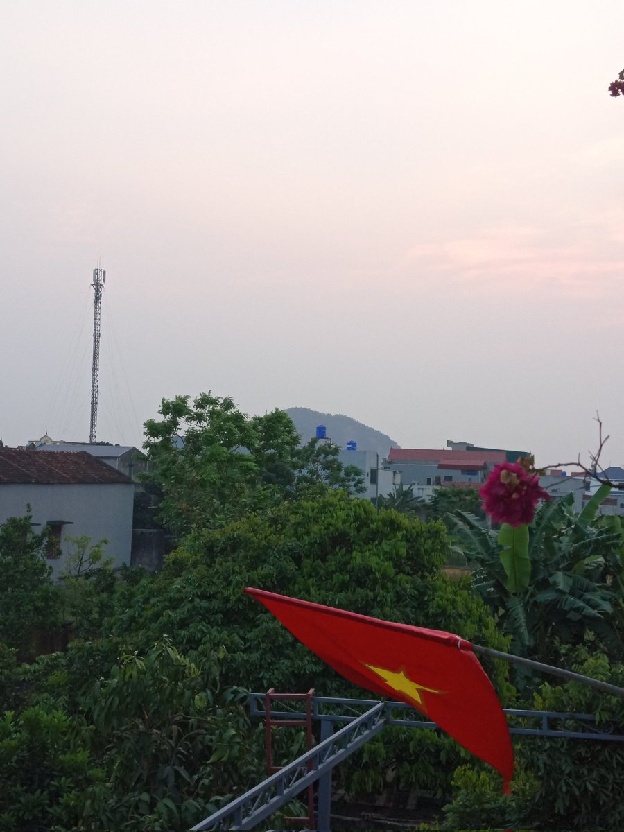 mtt80513's tweet photo. Sunset in Vietnam https://t.co/x0hhyHjCpT