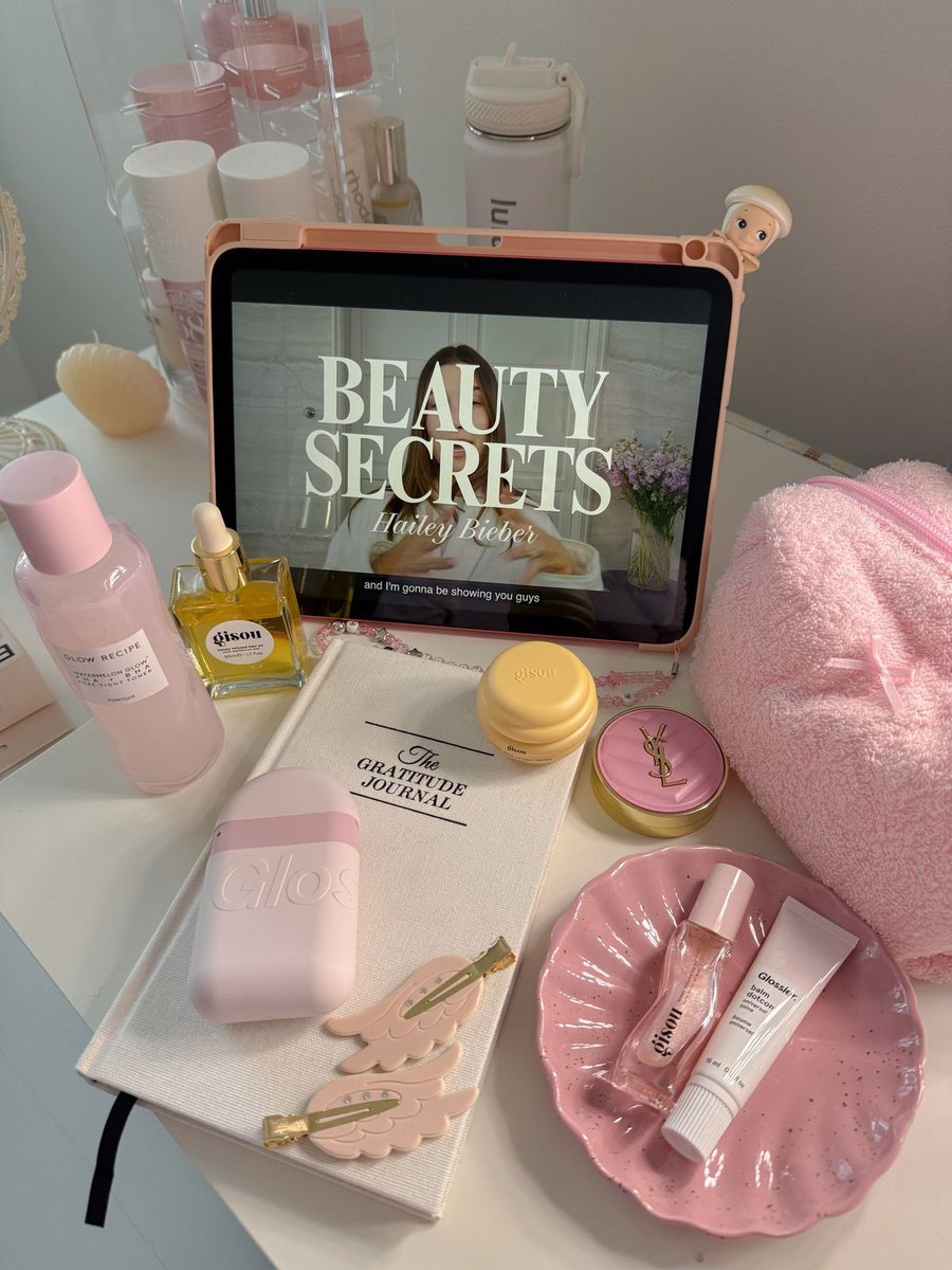 Diorgirlx's tweet photo. i love self care. i love being a woman https://t.co/RhB1iTk7jM