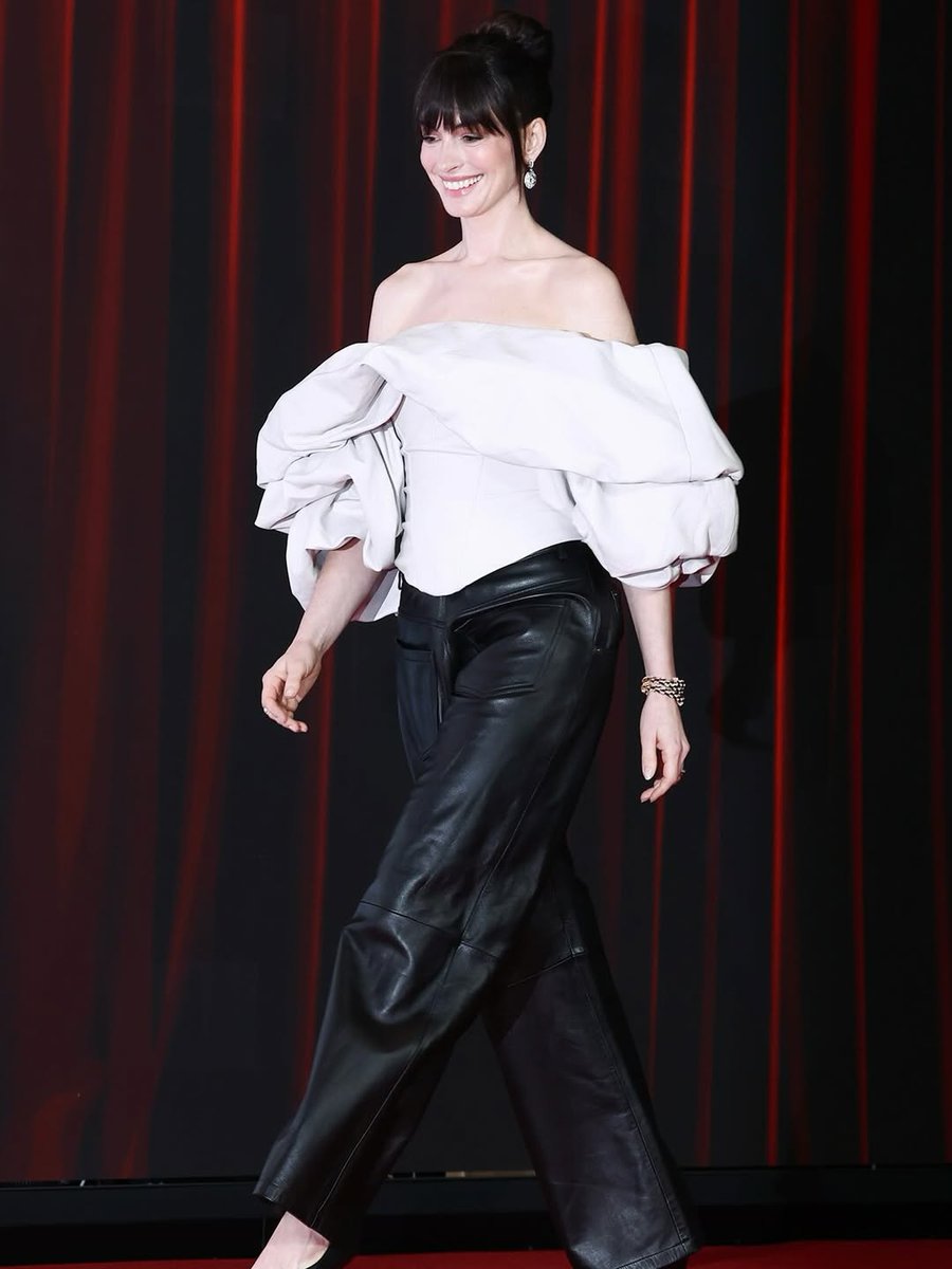 Anne Hathalegend tweet media