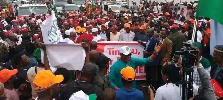ADCVanguard_'s tweet image. BREAKING: Opposition leaders participate in ongoing Save Democracy protests in Abuja.  #SaveDemocracy