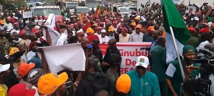 ADCVanguard_'s tweet image. BREAKING: Opposition leaders participate in ongoing Save Democracy protests in Abuja.  #SaveDemocracy