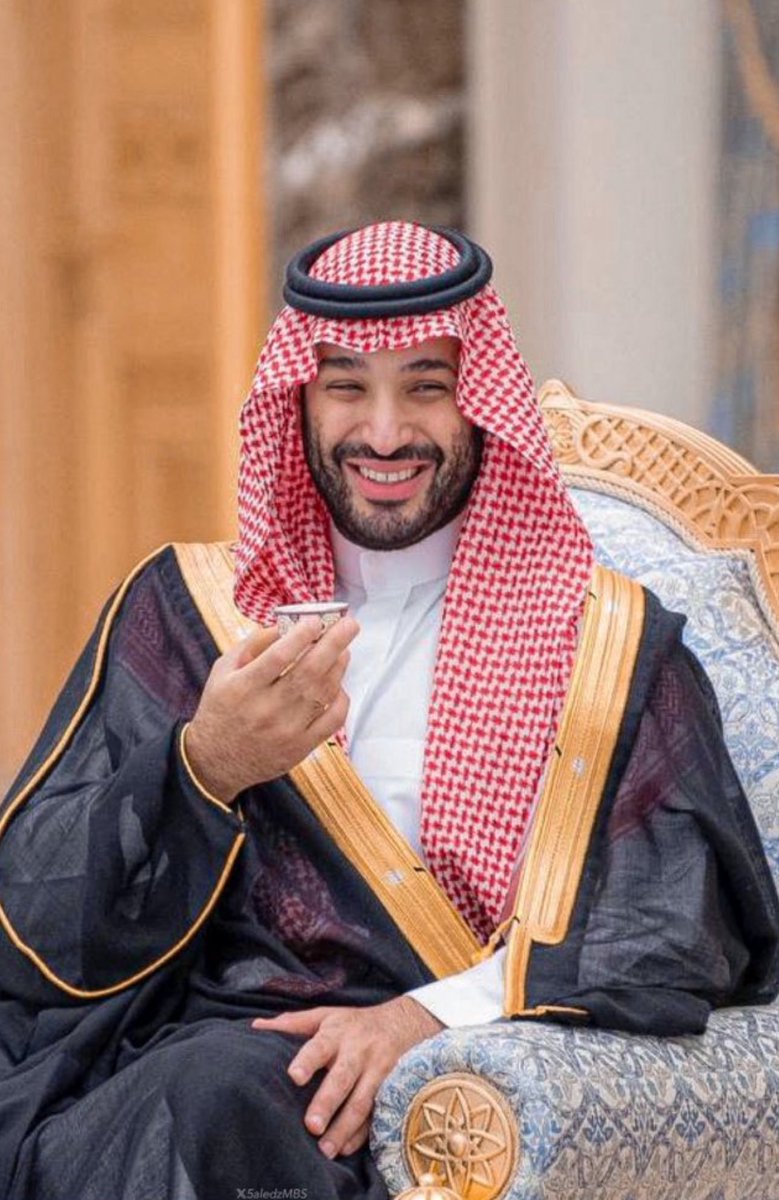 يوما وراء يوم تنثر السياسة السعودية والحكمة في المواقف الصعبة مدادا من نور في طريقة إدارة الأزمات بعيدا عن الإنفعال والتهور العاطفي وتكون النتيجة بفضل الله سلامة الموقف والنجاح في الأزمة وهذا ديدن ينبع من مدرسة أصيلة مبنية على قاعدة راسخة وعقيدة تستمد قوتها من الله وحده والثقة به