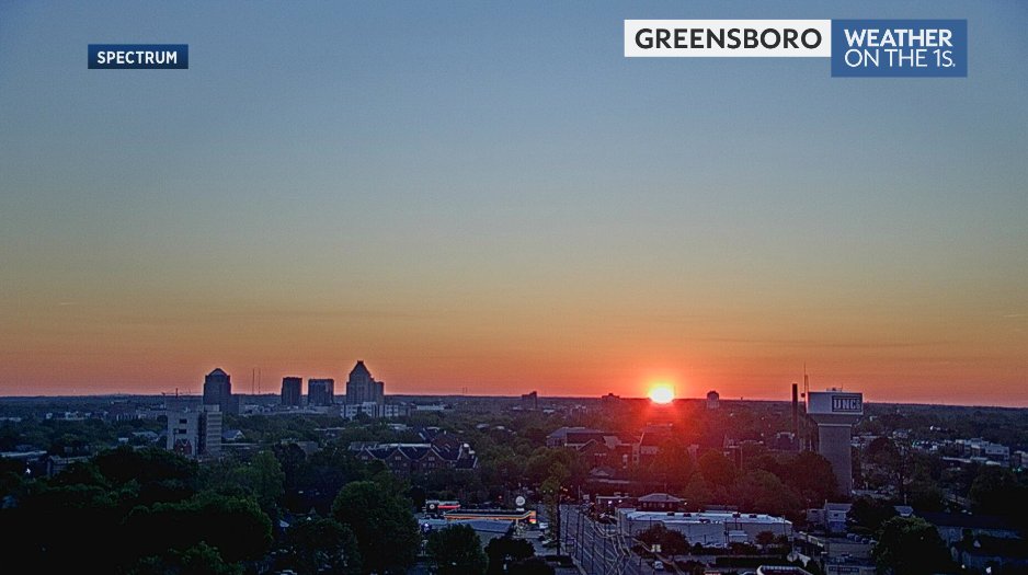 eastwx's tweet photo. Daybreak on a cool Wednesday morning. #ncwx #cltwx #wncwx #triadwx https://t.co/YpM0VoiyMJ