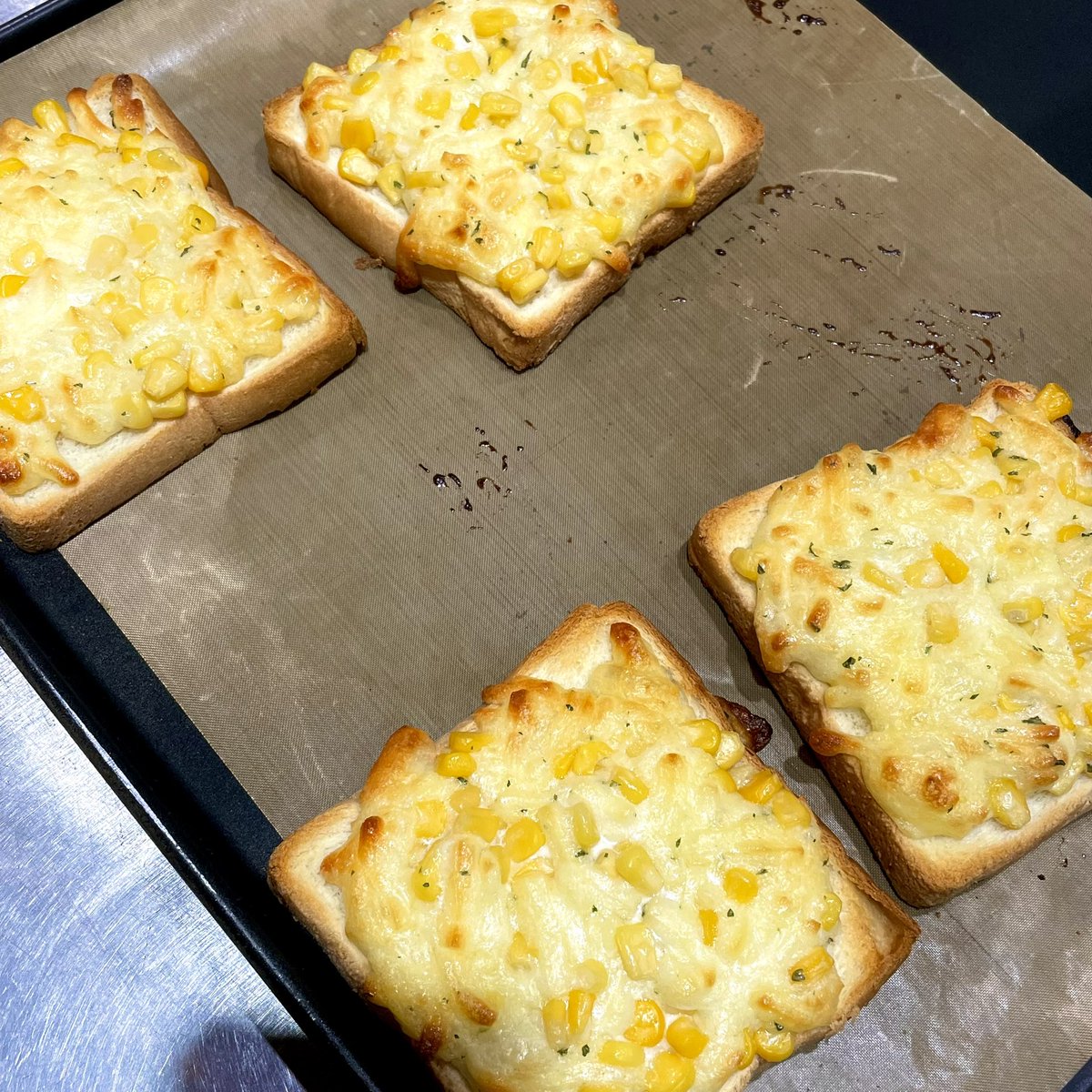 안유명한 tweet media