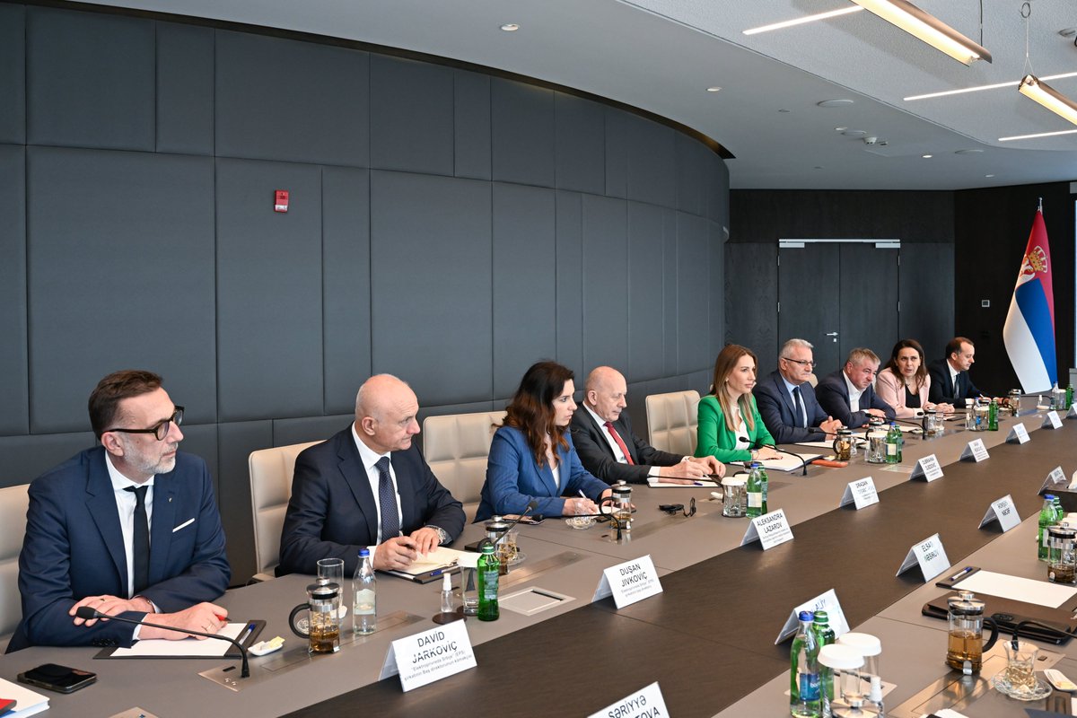MikayilJabbarov's tweet image. #SOCAR-ın (@SOCARofficial) prezidenti Rövşən Nəcəflə (@RovshanNajaf) birlikdə Serbiya Respublikasının mədən və energetika naziri xanım Dubravka Djedoviç ilə görüşdə ölkələrimizin strateji tərəfdaşlığını və #iqtisadi münasibətlərin inkişaf dinamikasını qeyd etdik.
#Enerji, yaşıl