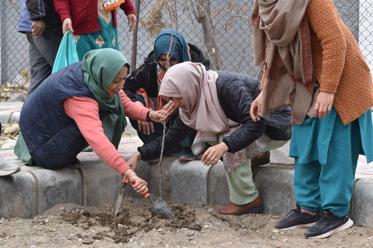 gdckofficial's tweet photo. Annual Plantation drive Lchangma laktsuks-2026,saplings of 50+ Apricot trees planted  promoting GoI initiative of "one district one product",enriching botanical garden through #DBT star college.@DrJitendraSingh @gariimadbt @LadakhSecretary @rajesh_gokhale @ashishkundra https://t.co/o13x0hohOO