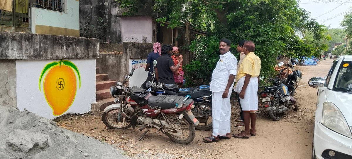 PMKCuddaloreDt's tweet photo. காட்டுமன்னார்கோயில் சட்டமன்றத் தொகுதி ��ுமராட்சி கிழக்கு ஒன்றியம் நந்திமங்கலம் கிராமத்தில் சகோதர சமுதாயம் இருக்கும் இடத்தில் நமது சின்னம் மாம்பழம் சின்னம் வரையப்பட்டது. https://t.co/ksS1g3JEhS