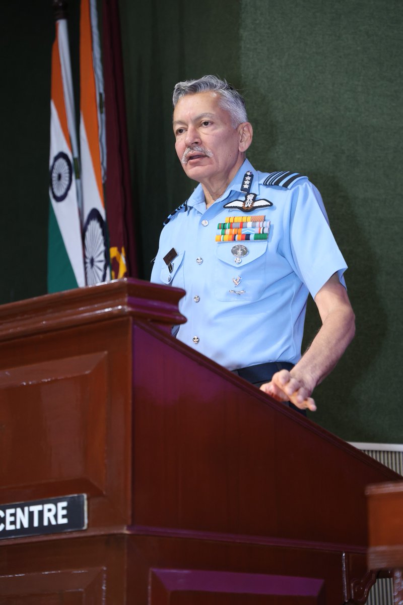 HQ_IDS_India's tweet image. A seminar on Semiconductors was conducted by HQ IDS &amp;amp; CENJOWS during which the Chief Guest, Air Marshal Praveen Keshav Vohra, DCIDS (PP&amp;amp;FD), highlighted the critical importance of semiconductors as a strategic centre of gravity in #ModernWarfare.

He emphasised the need to reduce