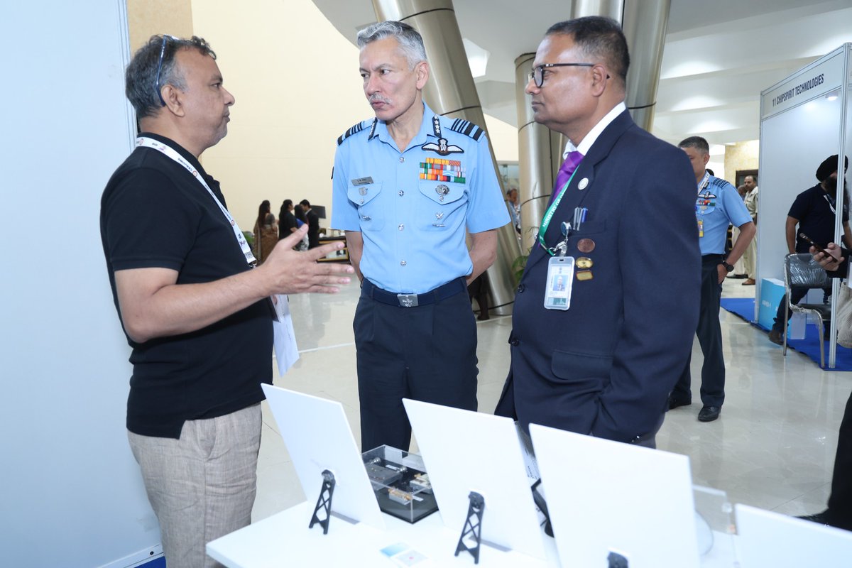 HQ_IDS_India's tweet image. A seminar on Semiconductors was conducted by HQ IDS &amp;amp; CENJOWS during which the Chief Guest, Air Marshal Praveen Keshav Vohra, DCIDS (PP&amp;amp;FD), highlighted the critical importance of semiconductors as a strategic centre of gravity in #ModernWarfare.

He emphasised the need to reduce