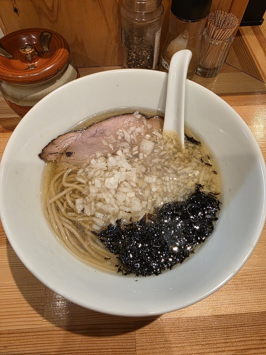 らーめん 廣澤
📍さいたま市浦和区
🍜淡麗らーめん
（牡蠣とズワイ蟹）
楽しみにしてた海鮮丼はまさかの売り切れ😱
周りは食べてたからほんとギリ間に合わず…😂
でも🍜は牡蠣とズワイ蟹の旨みがしっかり出てて上品なのにコクありで旨い😆✨
これはこれで大満足の一杯👍
ごちそうさまでした🙏🏻