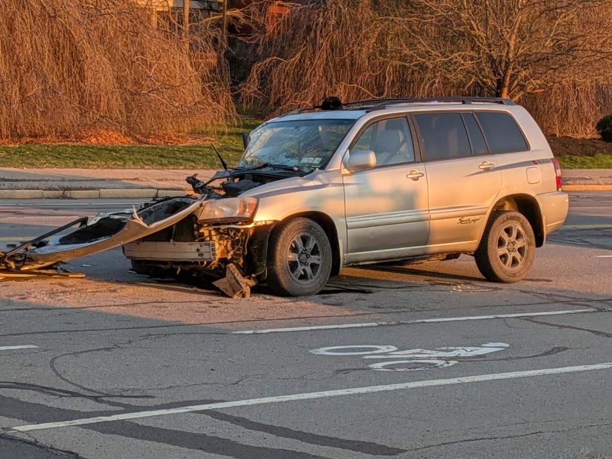 HancockTerry's tweet photo. HAPPENING NOW:

Near Kodak Park, vehicle struck traffic device. RPD has northbound traffic closed off in this area. South bound appears open.

Injuries unknown at this time. 

Stay tuned! To 13 WHAM  for updates. https://t.co/xws7BKLyZK