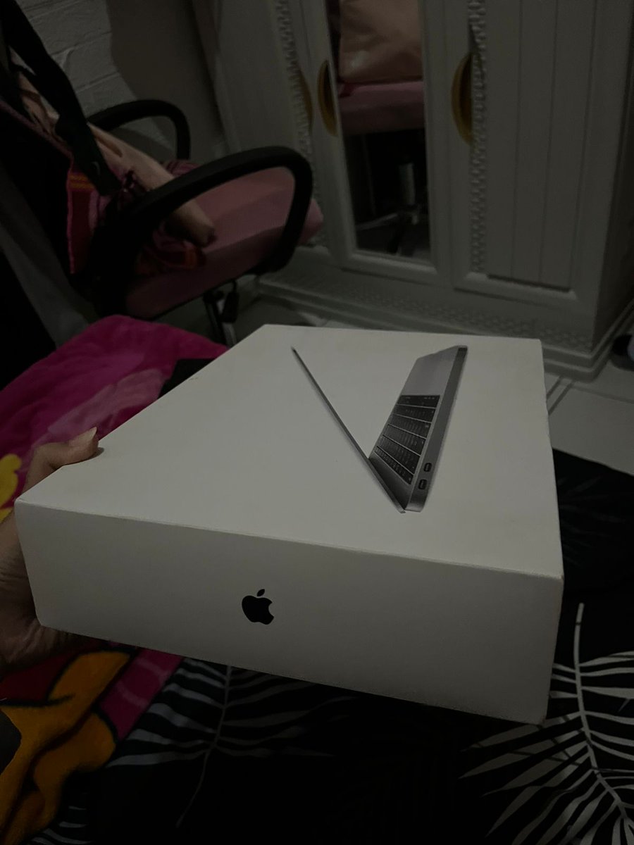ca • JUNMIN🐾 | WTS Macbook Pro 2017 tweet media