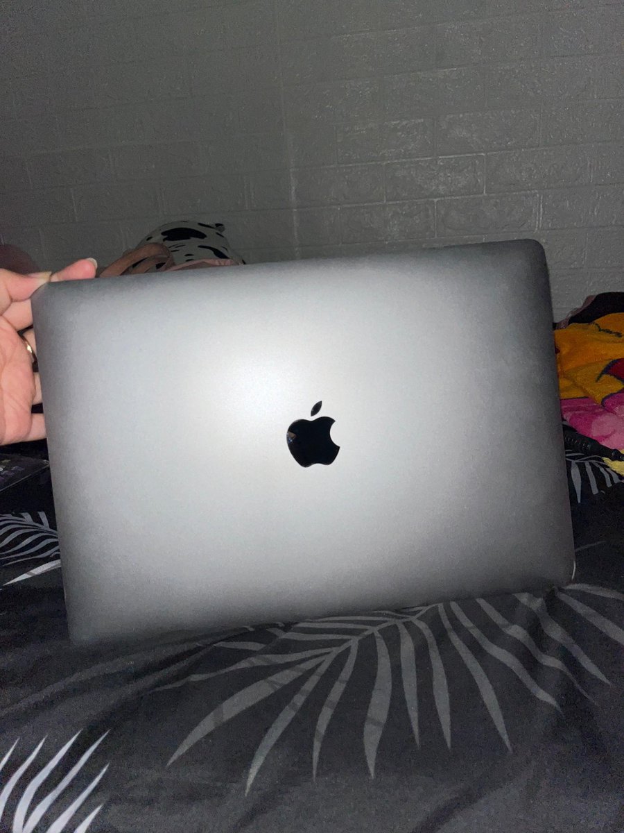 ca • JUNMIN🐾 | WTS Macbook Pro 2017 tweet media