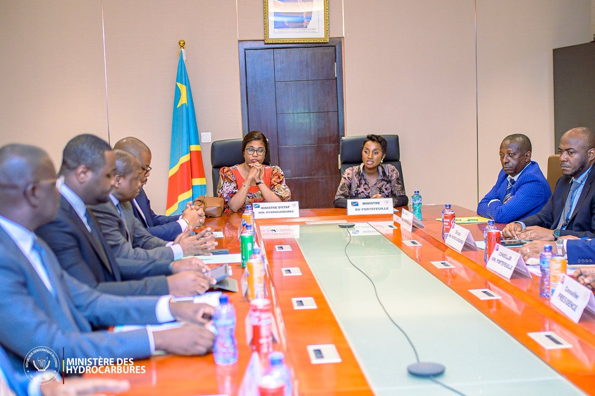 Min_hydro_Rdc's tweet photo. L'entreprise ENGIP-RDC SA signe 4 contrats d'exploitation d'actifs pétroliers avec la société SEP CONGO

Kinshasa, mardi 07 Avril 2026

Devant la Ministre d'État, Ministre des Hydrocarbures Acacia Bandubola Mbongo ( @bandubolambongo ) et la Ministre du Portefeuille Julie Shiku ( @_JulieShiku,)  les directeurs généraux de L'ENGIP-RDC SA et SEP CONGO ont signé quatre contrats d'exploitation d'actifs pétroliers mardi 07 avril 2026.

1. Contrat d'usage des pipelines et de leurs dépendances ;
2. Contrat de location des équipements industriels ;
3. Contrat de location des bâtiments professionnels;
4. Contrat de location des bâtiments résidentiels.

Dans son discours, le Directeur Général de L'ENGIP-RDC SA, Richard Beya Ilunga est revenu sur l'importance de cette collaboration avec le secteur privé et a promis d'accompagner la vision de la Ministre d'État aux hydrocarbures dans son projet de construction de nouveaux pipelines et dépôts de stockage à travers la République.

« La signature de ces contrats marque une étape décisive. Elle garantit la continuité de l’exploitation des actifs pétroliers, principalement situés entre Matadi et Kinshasa, un axe stratégique pour l’approvisionnement en produits pétroliers », a déclaré le DG de L'ENGIP-RDC SA 

Du côté du Directeur Général de SEP CONGO, Malick Ndiaye, cette signature couronne plusieurs mois de négociations et témoigne d'une marque de confiance de l'État Congolais.

« Ces accords nous permettront de travailler dans un climat de sérénité, avec pour objectif d’obtenir des résultats bénéfiques pour notre entreprise, les ministères concernés et surtout pour les citoyens », a déclaré le DG de SEP CONGO.

Créée le 15 janvier 2026, l’Entreprise nationale de gestion des infrastructures pétrolières, en sigle « ENGIP-RDC SA », a pour mission d’assurer l’opérationnalité et la sécurité des infrastructures existantes, ainsi que la modernisation des infrastructures sur toute l’étendue du territoire national.

Cellule de communication

@portefeuille_cd @Presidence_RDC @PrimatureRDC @sepcongo1923