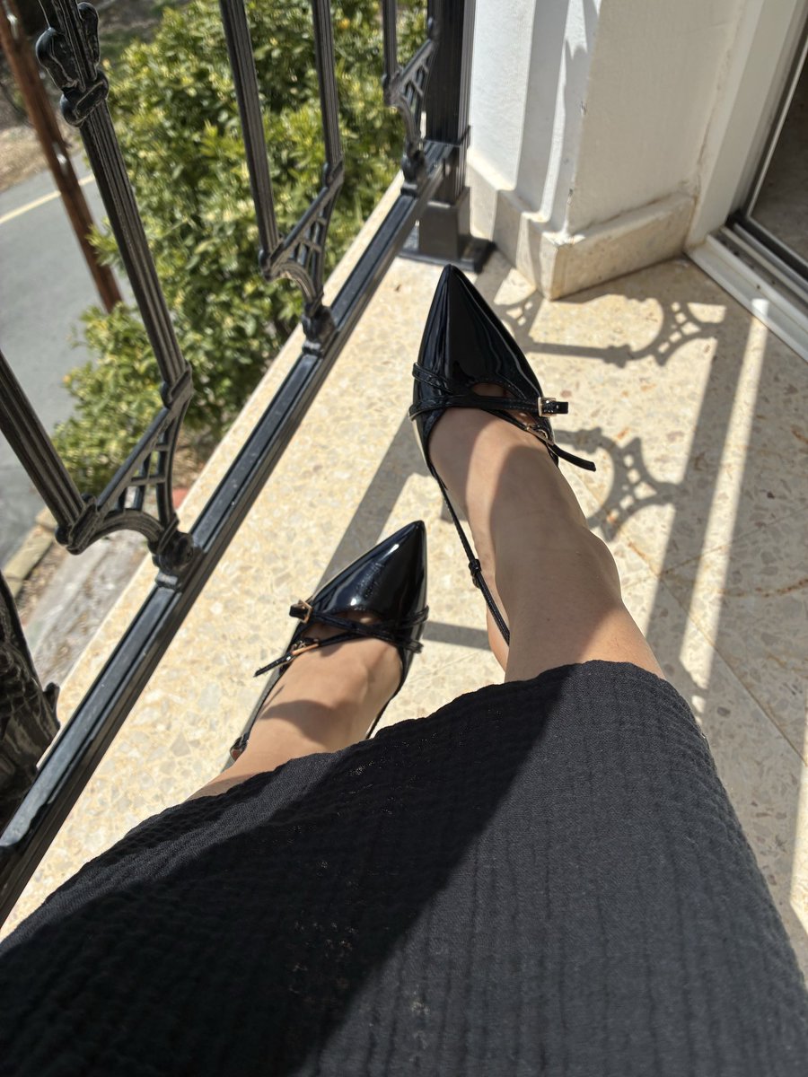 FamOfFeet's tweet photo. Go check out a video of me walking in those heels💕 link in bio #feetfetısh #feetheels #heels https://t.co/CLqOrXGSui