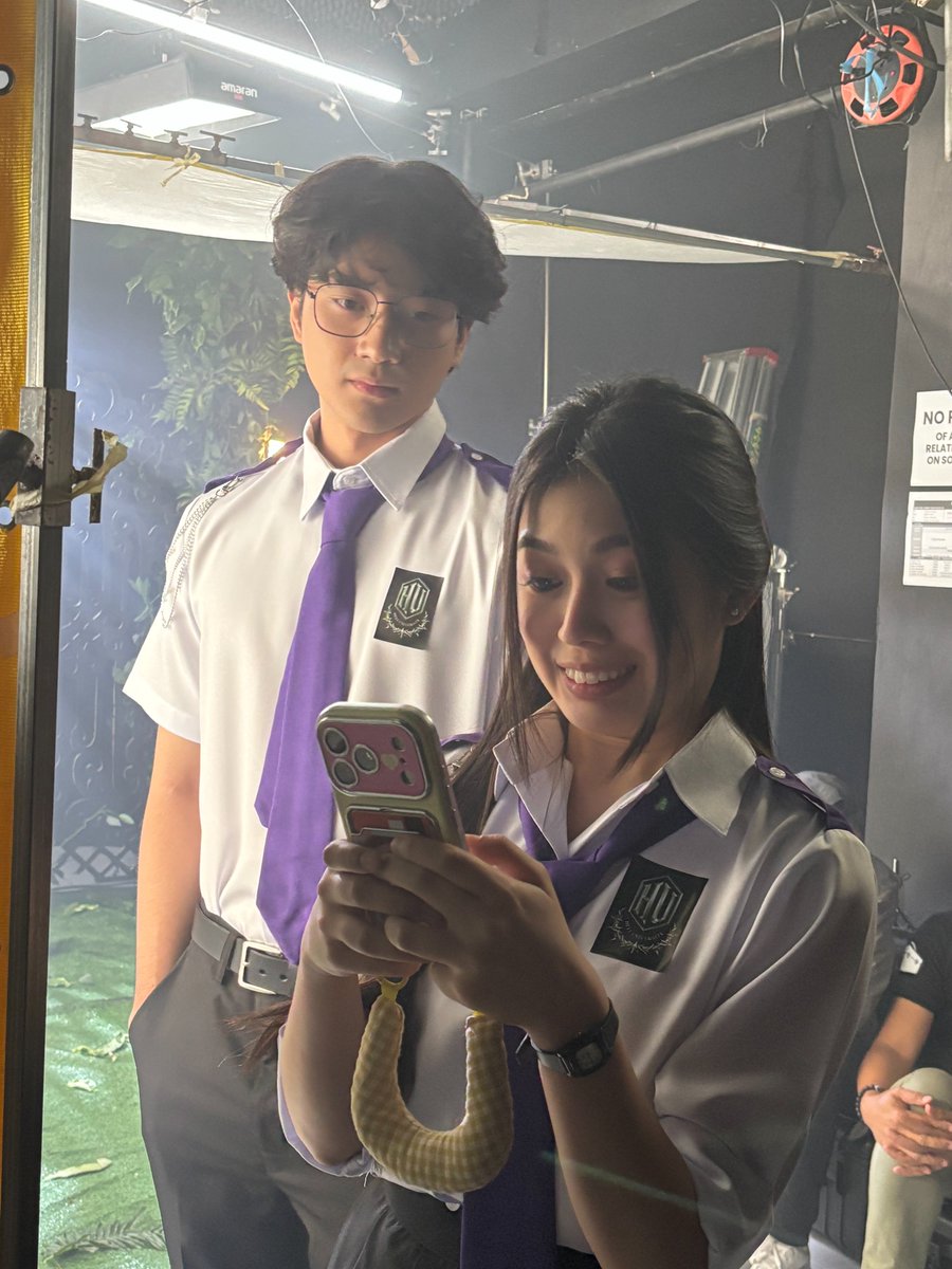 VivaOnePH's tweet photo. Ayiee... mukhang may tumitiklop na nga ah...

ARCKKKKKK!!!!

#HellUniversityHoy #HUHoy #VivaOne #Wattpad #WebtoonProductions https://t.co/hqfpfZDXAw