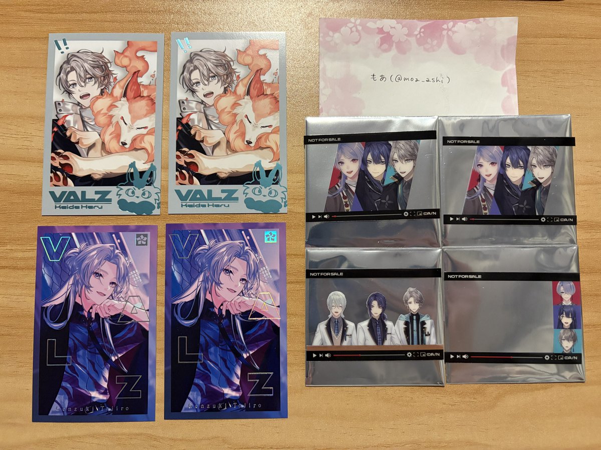 moa_ashi's tweet photo. 【交換】VΔLZ 6周年 6th Anniversary フォト風カード フォトカ 特典

譲→1枚目
求→2枚目

○��種同士
○フォトカは当方1:お相手2の比率違いでの交換も可能です…！
○4/19にじそお手渡しor郵送(郵送の場合は纏めての方優先)

検索からもお気軽にお声掛けください🙇‍♀️ https://t.co/jbU6Xb29kV