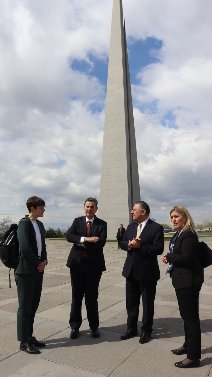 armenpress's tweet image. #Swiss official visits #ArmenianGenocide memorial in Yerevan
armenpress.am/en/article/124…