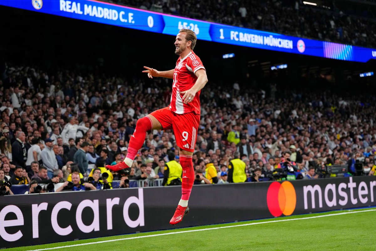 Sid_SZN's tweet photo. Kane has scored AWAY at Emirates, Barcelona, San Siro, BayArena and now in Bernabeu in Crucial UCL ties in the past 3 years.

But he doesn't turn up in big games apparently 😂😂 https://t.co/R3DXuCs1g9