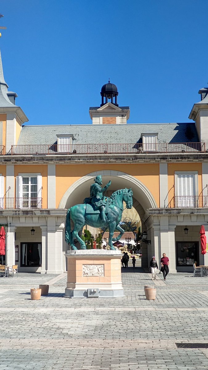 初めて志摩スペイン村行ってきました🙂
平日ということもありガラガラでアトラクション０分待ちでした🤭
なんかディズニーアトラクションの既視感があった…🙄