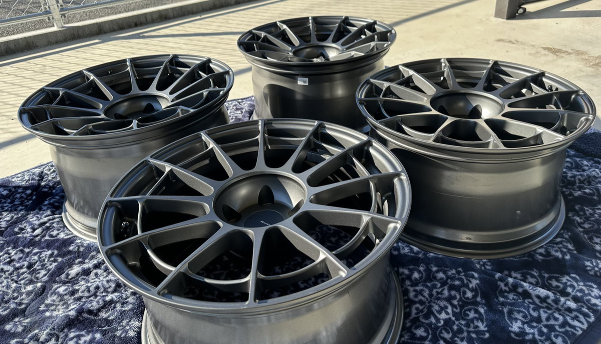 ENKEI NT03RR欲しい方いませんか！！
18inch
フロント9.5j+22
リア10.5j+23
pcd120

ガリ傷なし
内側キャリパー干渉の跡あり

詳細dmで送れます！
#ホイール売ります #pcd120