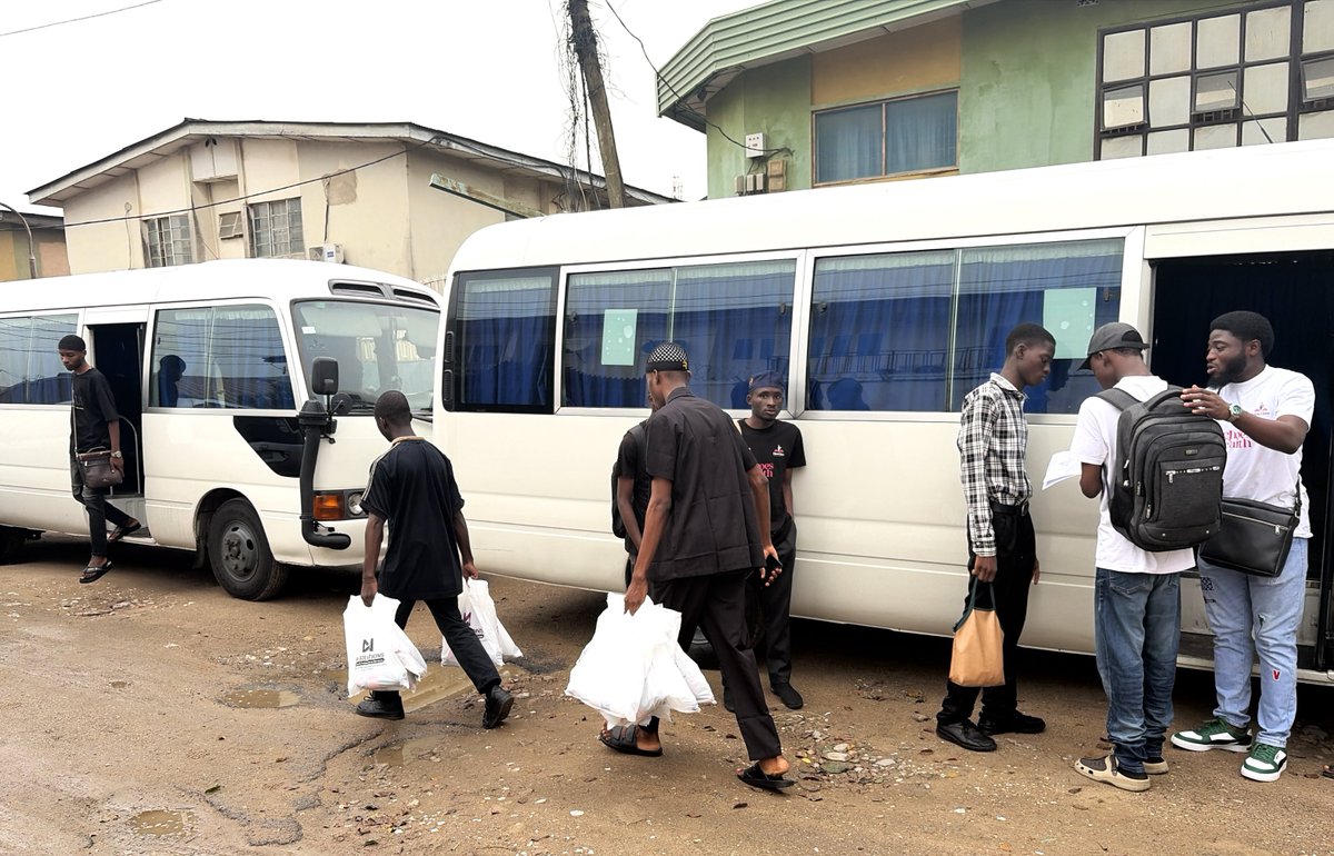 Fcmfoundation's tweet photo. 📸: ULSP Scholars on an excursion to Lekki Conservation Centre https://t.co/qNCyLkNEI7