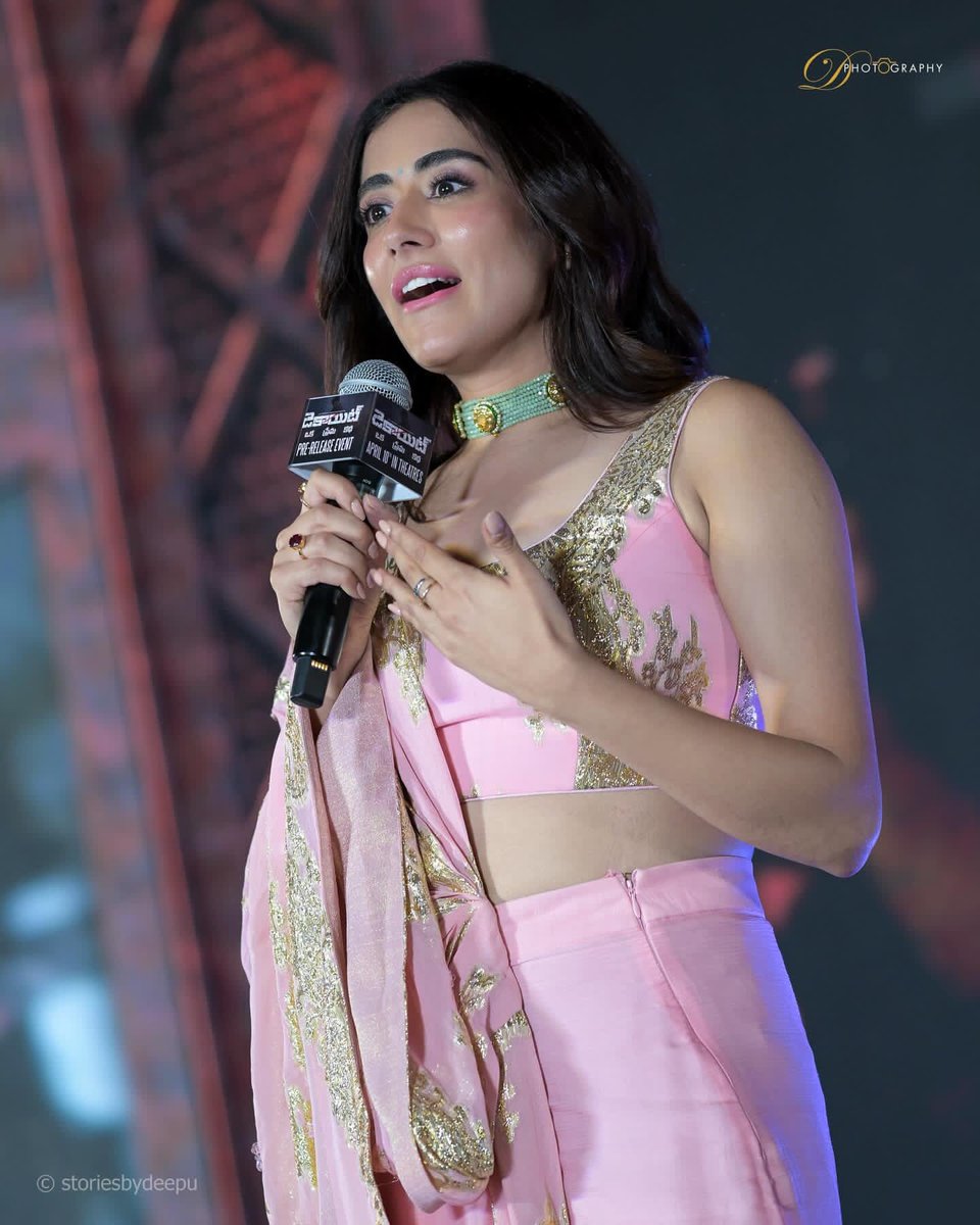 Desi_licious_'s tweet image. Jonita Gandhi 🩷🩷🩷
#JonitaGandhi
#Dacoit