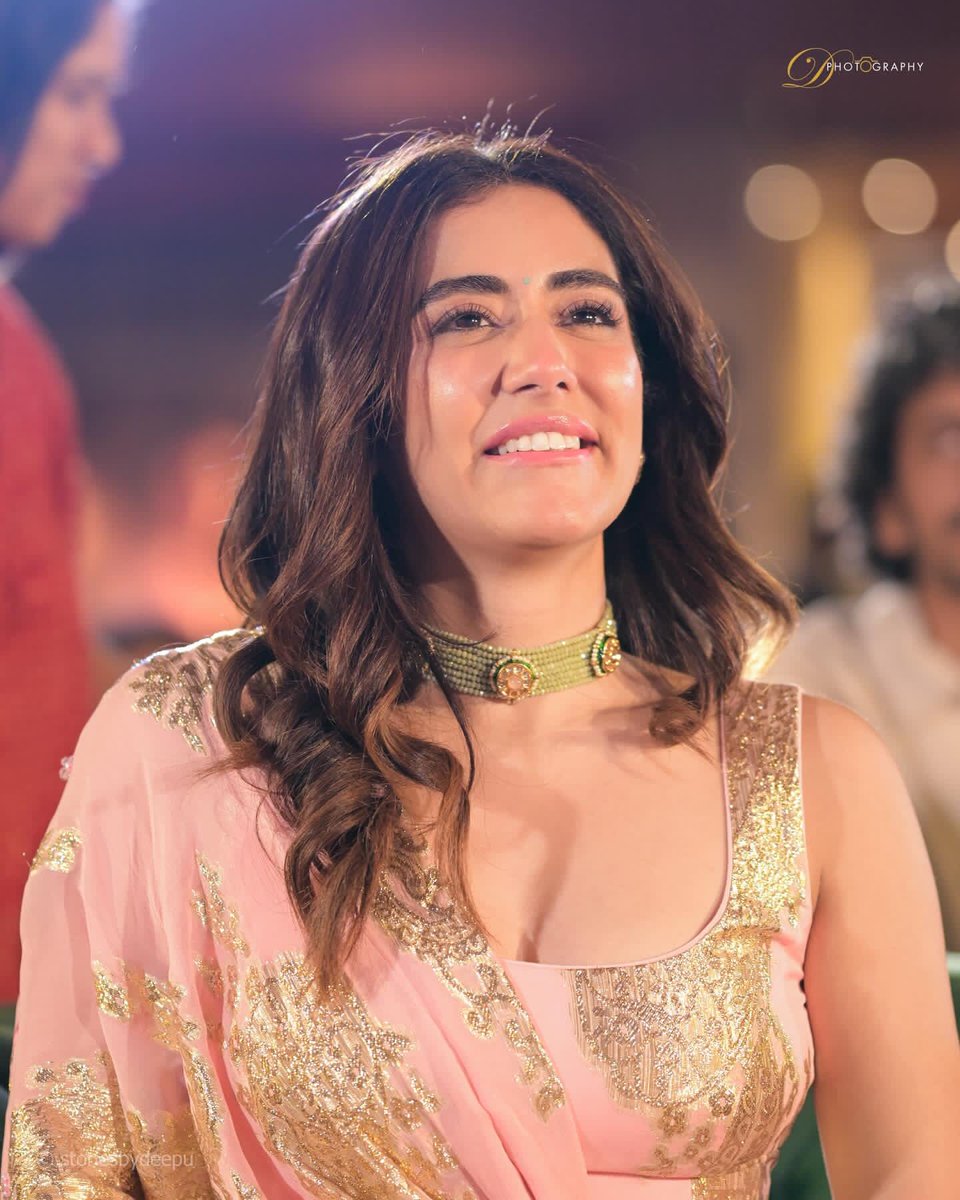 Desi_licious_'s tweet image. Jonita Gandhi 🩷🩷🩷
#JonitaGandhi
#Dacoit