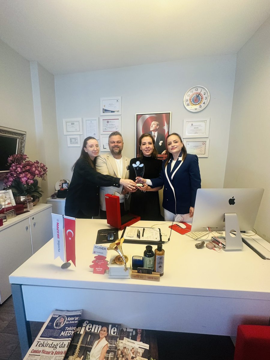 ServerHiz's tweet photo. MAPFRE Sigorta A.Ş. tarafından “Liderler Kulübü 2025” kapsamında bu değerli ödüle layık görülmekten büyük mutluluk ve gurur duyuyoruz. Bölge Müdürü Sayın Meryem Altundaş’a ve Bölge Sorumlusu Sayın Cengiz Ekşi’ye nazik ziyaretleri ve kıymetli takdimleri için teşekkür ederiz. https://t.co/GytqCZcCOd