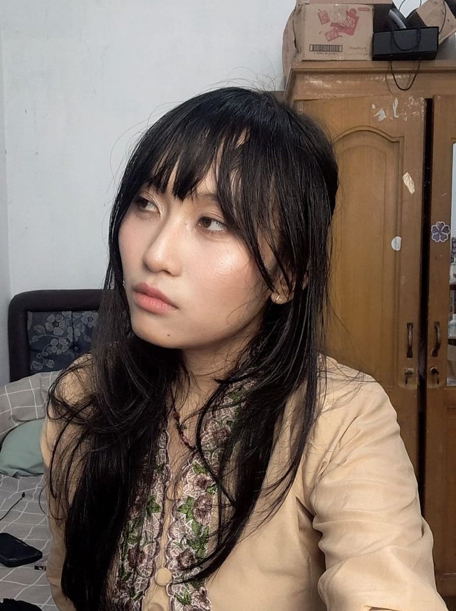 rhoeooo's tweet photo. nemu kebaya pas mau pensi maba https://t.co/fL9eIDnF69