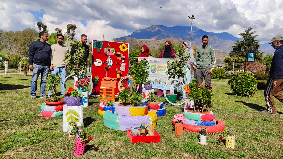 SwachhBharatGov's tweet image. Under the Swachhata Excellence Campaign 2026, the Municipal Council Ganderbal has transformed Qamaria Park with its #WasteToWonder initiatives. Turning waste into stunning art and promotes #Recycling, #Sustainability, and inspires the community towards #RRR. #SwachhBharat