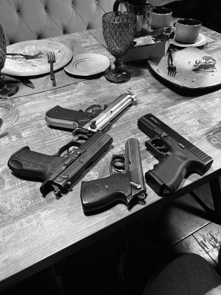 Gun Fanatics tweet media