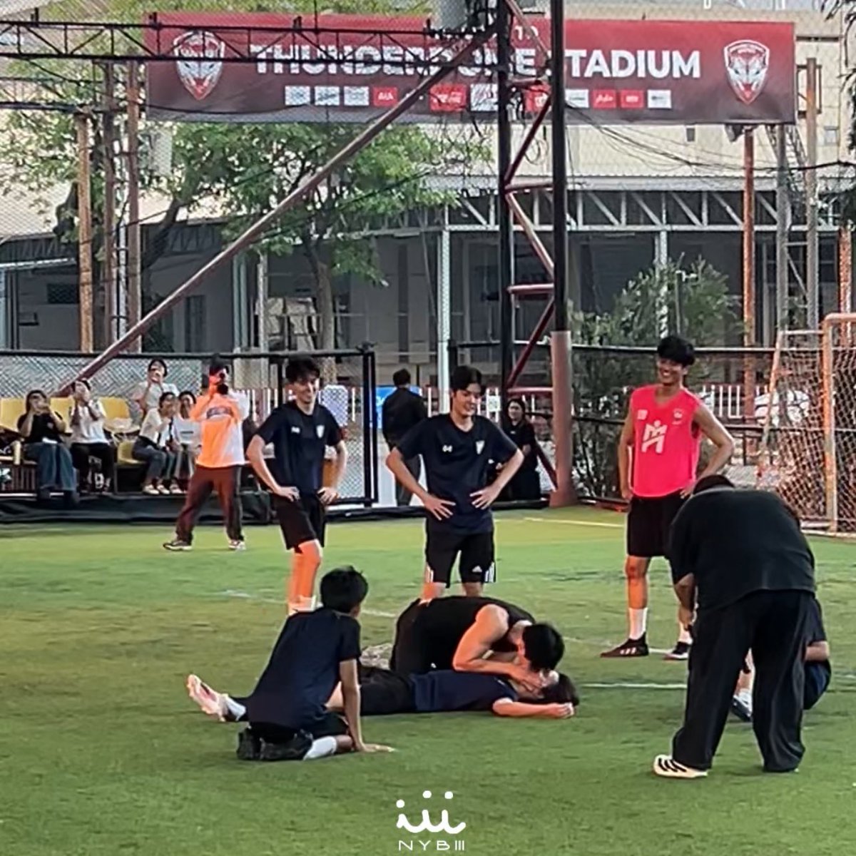 nojnep's tweet photo. จะบ้าพอน้องเพวมาปุ้ปน้องพุมันมีแรงเตะบอลออกนอกสนามไปเลย555555555 ฮีลงไปนอนต้องให้พี่พาเวลช่วยผายปอด 🤧🤲🏻

CHANGEPION LEAGUE

#อีกาVSนมผง

᧔ #ppoohkt #pavelphoom #poohpavel ᧓ https://t.co/NeOHC0ITIM