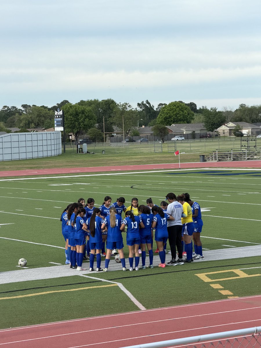 CoachTorresKHS's tweet photo. Excited about the future! Great showing by KMS 7th and 8th grade! https://t.co/p8kpd3H5Ye