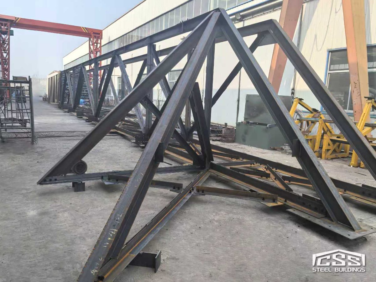 CssBuildings's tweet photo. Shop Fab Update | Hawaii Project 🌴
Truss mock-up in progress — upper &amp; lower chords, and vertical, diagonal bracing going in.
All in line with AISC and AWS. 📋🔍

#cssbuildings #structuralsteel #AISC #AWS #mockup https://t.co/3aqSOrPT7D