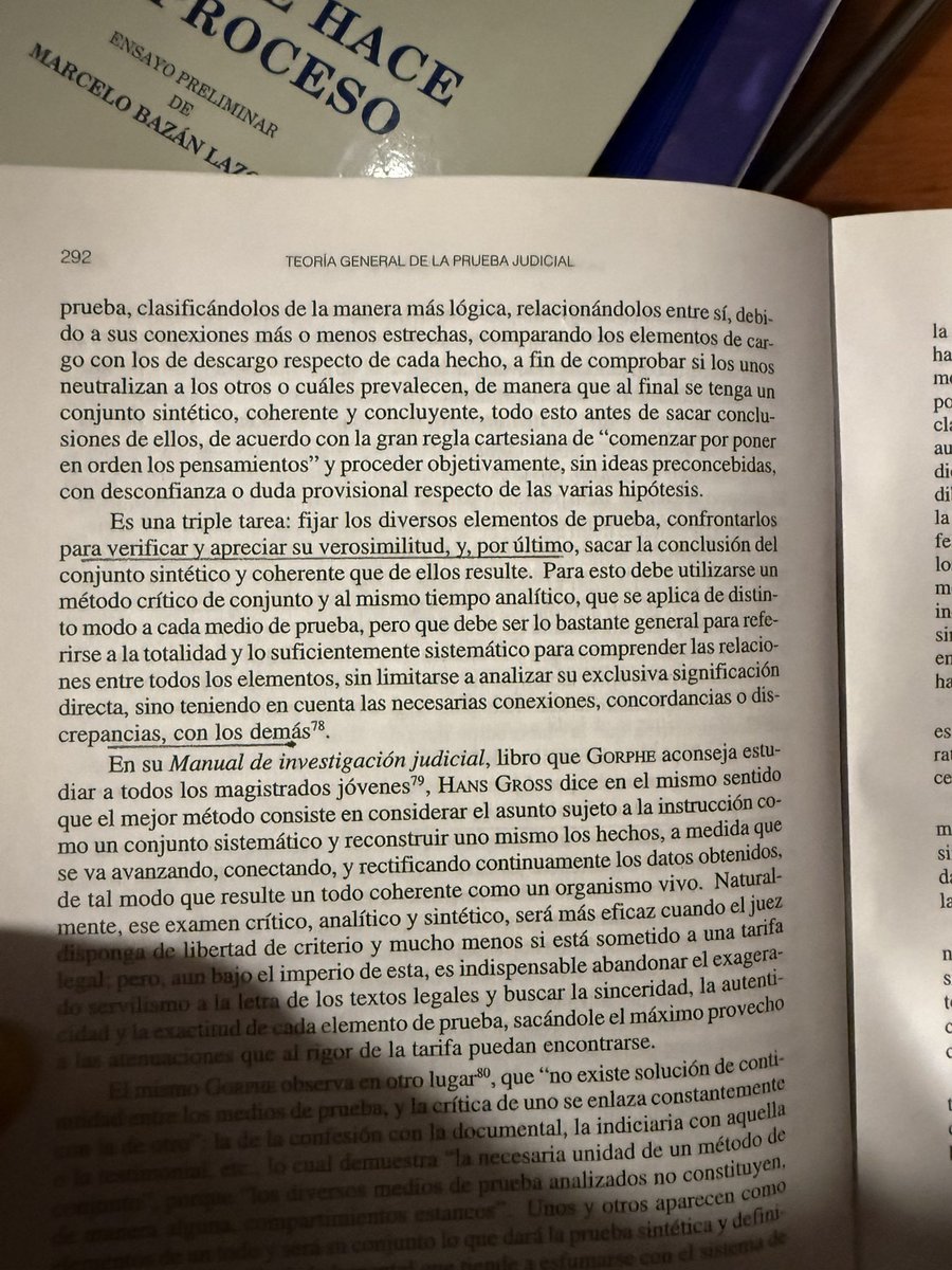 DoctorBatalla's tweet photo. Devis Echandía no tuvo nivel. Tuvo otro nivel !!
Leer hoy su Teoría General de la Prueba Judicial es confirmar algo que la doctrina latinoamericana tarda en admitir: que mientras el continente debatía si la sana crítica era método o fórmula vacía, Devis Echandía ya había construido una arquitectura epistemológica completa sobre la valoración racional de la prueba.
Lo hizo leyendo a Wigmore, a Gorphe, a Couture, a Kisch, a Hans Gross, autores de enorme potencia en el mundo de la concesión racional de la prueba, y no simplemente citándolos. Sintetizándolos. Extrayendo de todos ellos un protocolo inferencial coherente: fijar los elementos de prueba, confrontarlos para verificar su verosimilitud, construir la conclusión del conjunto sintético y coherente que de ellos resulte.
Eso que hoy llamamos función crítica del razonamiento probatorio, él lo ejerció antes de que tuviéramos el nombre para designarlo.

Su grandeza no fue de época. Es de permanencia.​​​​​​​​​​​​​​​​ @gvalentin_ @IgnacioSoba @ucanosas @afreitascamara @guettedavid @MoisesMolina @MarceloPatritti @laparticuladios