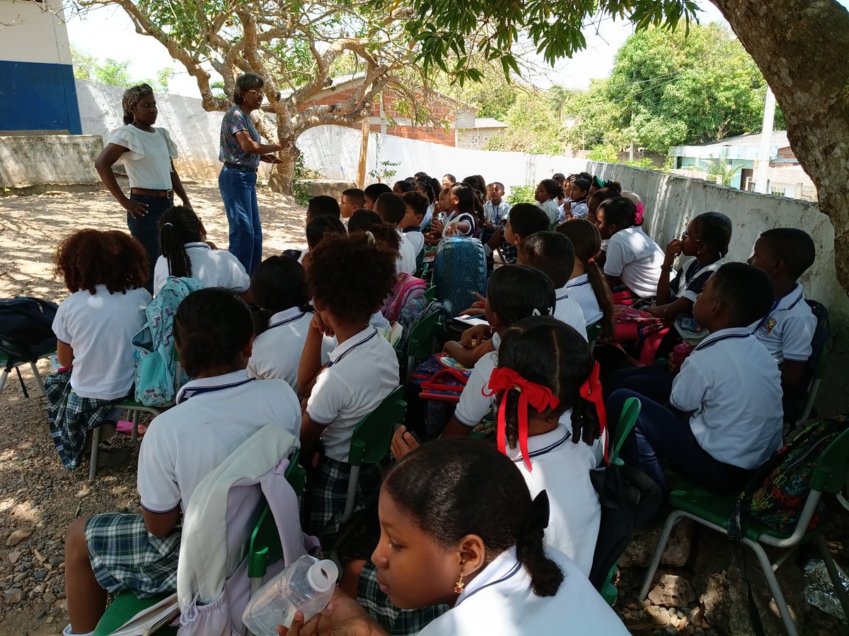 blisneida tweet media