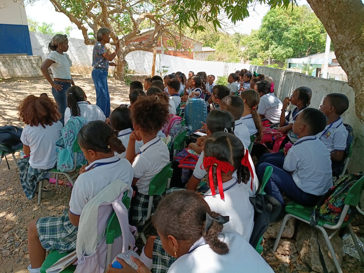 blisneida tweet media